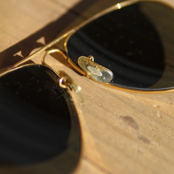 1980s Ray-Ban Aviator Sunglasses - Picture 15 of 17